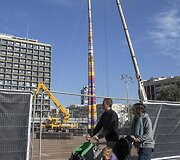 Auk&scaron;čiausias (36 m) LEGO kaladėlių statinys pasaulyje i&scaron;kilo Tel Avive