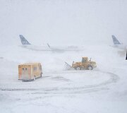 Svarbiausiame Niujorko oro uoste tvyro chaosas