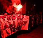 &Scaron;veicarijoje prie&scaron; D.Trumpą protestavo daugiau kaip tūkstantis žmonių