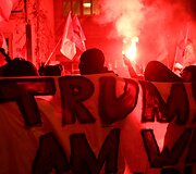 &Scaron;veicarijoje prie&scaron; D.Trumpą protestavo daugiau kaip tūkstantis žmonių