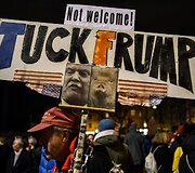 &Scaron;veicarijoje prie&scaron; D.Trumpą protestavo daugiau kaip tūkstantis žmonių