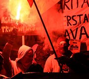 &Scaron;veicarijoje prie&scaron; D.Trumpą protestavo daugiau kaip tūkstantis žmonių