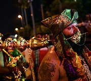 &Scaron;imtai tūkstančių tikinčiųjų Malaizijoje &scaron;venčia hinduistų festivalį