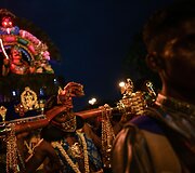 &Scaron;imtai tūkstančių tikinčiųjų Malaizijoje &scaron;venčia hinduistų festivalį