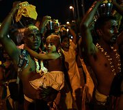 &Scaron;imtai tūkstančių tikinčiųjų Malaizijoje &scaron;venčia hinduistų festivalį