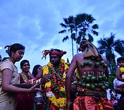 &Scaron;imtai tūkstančių tikinčiųjų Malaizijoje &scaron;venčia hinduistų festivalį