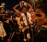 &Scaron;imtai tūkstančių tikinčiųjų Malaizijoje &scaron;venčia hinduistų festivalį
