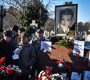 Dalis rumunų N.Ceausescu 100-ąsias gimimo metines pasitiko prie jo kapo