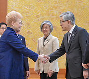 Prezidentė susitiko su Korėjos Respublikos Prezidentu Moon Jae-Inu