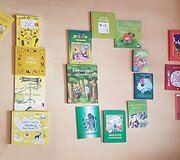 Alytaus Jurgio Kunčino vie&scaron;osios bibliotekos Vaikų ir jaunimo literatūros skyrius taip pat &scaron;venčia Lietuvos valstybės atkūrimo &scaron;imtmetį