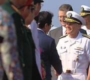 JAV lėktuvne&scaron;is atplaukė istorinio vizito į Vietnamą