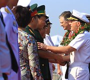 JAV lėktuvne&scaron;is atplaukė istorinio vizito į Vietnamą