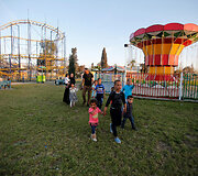 Irakiečiai i&scaron; pabėgėlių stovyklų grįžta į sugriautus namus Mosule