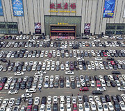 Didžiausia pasaulyje automobilių stovėjimo aik&scaron;telė Kinijoje