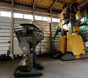 Japonų inžinierius pristatė i&scaron; vidaus valdomą milžini&scaron;ką robotą