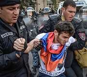 Armėnijos policija per antivyriausybinį protestą sulaikė de&scaron;imtis žmonių
