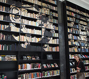 Nacionalinėje bibliotekoje &ndash; nauja Jolitos Vaitkutės instaliacija &bdquo;Pabudę i&scaron; knygų&ldquo;