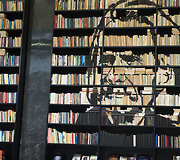Nacionalinėje bibliotekoje &ndash; nauja Jolitos Vaitkutės instaliacija &bdquo;Pabudę i&scaron; knygų&ldquo;