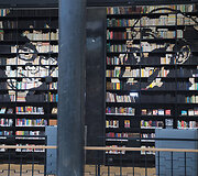 Nacionalinėje bibliotekoje &ndash; nauja Jolitos Vaitkutės instaliacija &bdquo;Pabudę i&scaron; knygų&ldquo;