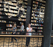 Nacionalinėje bibliotekoje &ndash; nauja Jolitos Vaitkutės instaliacija &bdquo;Pabudę i&scaron; knygų&ldquo;