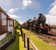 &Scaron;kotijoje parduodamas namas, &scaron;alia kurio dažnai pravažiuoja &bdquo;Hogwarts Express&ldquo; traukinys