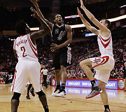 Kawhi Leonardas ir Donatas Motiejūnas