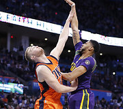 Domantas Sabonis ir Anthony Davisas