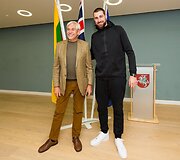 Akimirka i&scaron; Londono lietuvių susitikimo su Jonu Valančiūnu