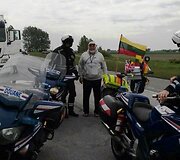 Prancūzijoje, su vietos pareigūnais.