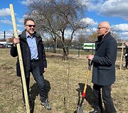 &bdquo;Fielmann&ldquo; indėlis tvariai gerovei &ndash; &scaron;eimos tradicija tapęs medžių sodinimas, akiniai i&scaron; perdirbto ir celiuliozės acetato