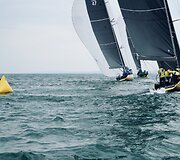 Pasaulio buriavimo taurėje startavusios Lietuvos sąskaitoje &ndash; jau ir pirmoji pergalė