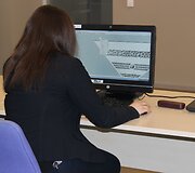 Naujovi&scaron;kai mokytis jaunimą skatina mobilioji technologijų laboratorija