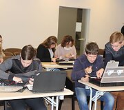Naujovi&scaron;kai mokytis jaunimą skatina mobilioji technologijų laboratorija
