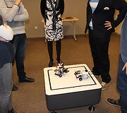 Naujovi&scaron;kai mokytis jaunimą skatina mobilioji technologijų laboratorija