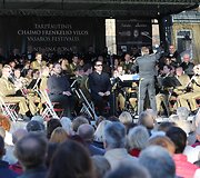 Tarptautinio vasaros festivalio atidarymas Chaimo Frenkelio viloje subūrė &Scaron;iaulių bendruomenę