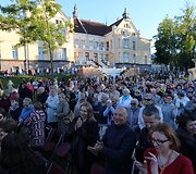 Tarptautinio vasaros festivalio atidarymas Chaimo Frenkelio viloje subūrė &Scaron;iaulių bendruomenę