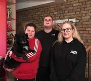 Rima Barkauskaitė-Žvaliauskienė ir jos vaikai augintinis Skautas