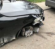 Rinktinės gatvėje medelius i&scaron;vartęs &bdquo;Mercedes-Benz&ldquo; automobilis