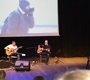 Gintaras Jakelis su sūnumi Tomu surengė koncertą &bdquo;Žalgirio&ldquo; arenos amfiteatre