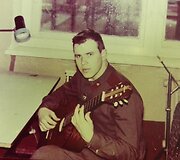 Gitaros mokytojas Gintaras Jakelis jaunystėje