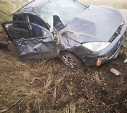 &Scaron;ilutės rajone nuo kelio nuskriejo &bdquo;Ford&ldquo; &ndash; automobilis visi&scaron;kai sumaitotas