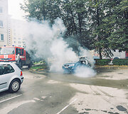Daugiabučio kieme Kaune sudegė automobilis