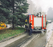 Daugiabučio kieme Kaune sudegė automobilis