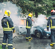 Daugiabučio kieme Kaune sudegė automobilis