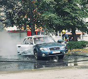 Daugiabučio kieme Kaune sudegė automobilis