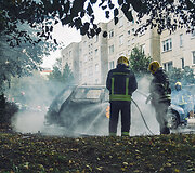 Daugiabučio kieme Kaune sudegė automobilis