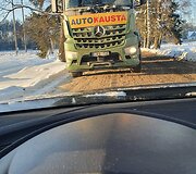 Į smėlio karjerus vykstančių sunkvežimių niokojamas žvyrkelis