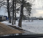 Į smėlio karjerus vykstančių sunkvežimių niokojamas žvyrkelis