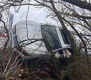 I&scaron;sukant i&scaron; greitkelio į Kauną nuo kelio nulėkė &bdquo;Volkswagen&ldquo;