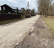 Kauno Sodininkų gatve moksleiviai į mokyklą keliauja nesaugiai